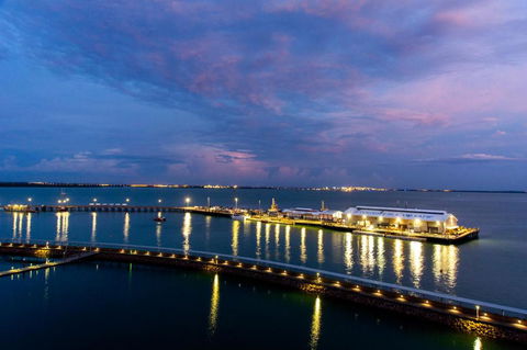 Absolute Waterfront - Tropical Aurora Top Floor Over The Water - Darwin Holiday 0
