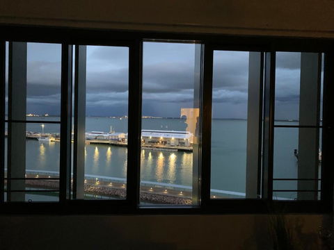 Absolute Waterfront - Tropical Aurora Top Floor Over The Water - Darwin Holiday 4