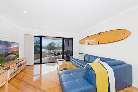 Adrift At Dolphin Cove Apt 5 - Riverfront Modern - Darwin Holiday 1