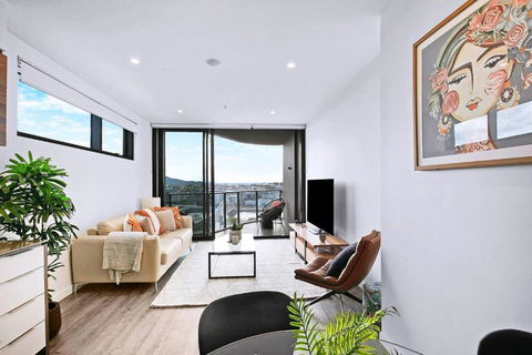 Above Brisbane King Suite With Rooftop Pool Deck - Darwin Holiday 0