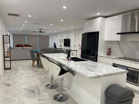 ABSOLUTE BEACHFRONT Port Stephens - Pindimar Beach House - Darwin Holiday 2