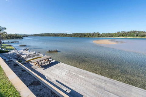 Absolute Waterfront Beach House - Darwin Holiday 1