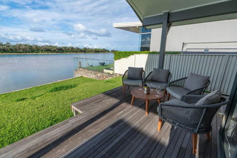 Absolute Waterfront Beach House - Darwin Holiday 2