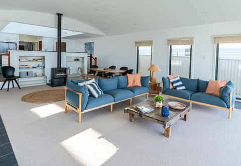 Absolute Waterfront Beach House - Darwin Holiday 3