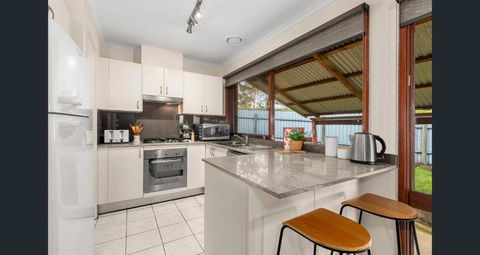 A Room In Mill Park - Darwin Holiday 1