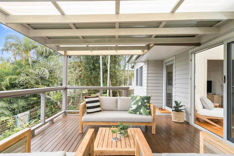 A Perfect Stay - The White Rabbit - Darwin Holiday 1