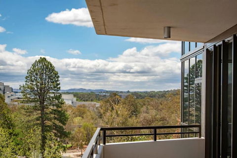 Amazing View In Large Apartment Barton ACT - Darwin Holiday 0