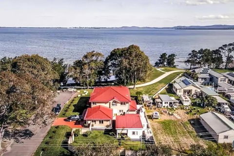 Aircabin - Tuggerawong - Lake Front - 9 Beds House - Darwin Holiday 0