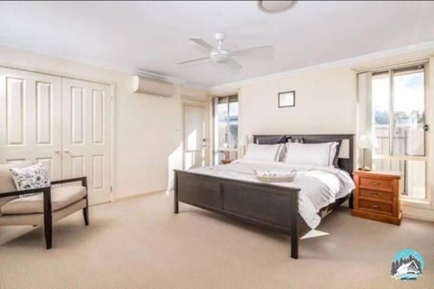 Aircabin - Tuggerawong - Lake Front - 9 Beds House - Darwin Holiday 2