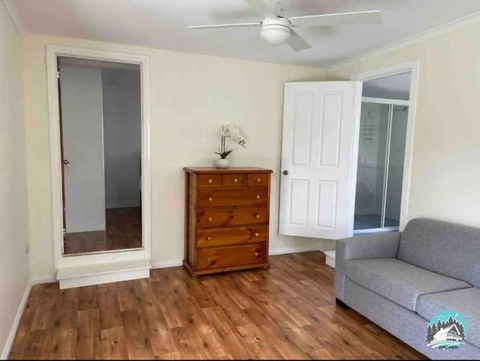 Aircabin - Tuggerawong - Lake Front - 9 Beds House - Darwin Holiday 4