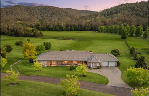 Aircabin - Wyong Creek - Comfy Rural Retreat House - Darwin Holiday 0