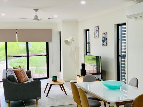AIRLIE BEACH Delight. Hop, Skip Jump To Everything - Darwin Holiday 3