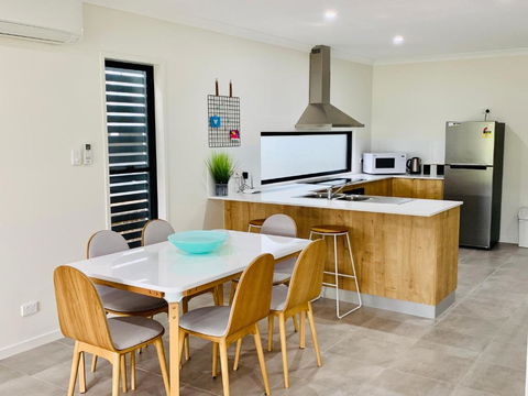 AIRLIE BEACH Delight. Hop, Skip Jump To Everything - Darwin Holiday 2