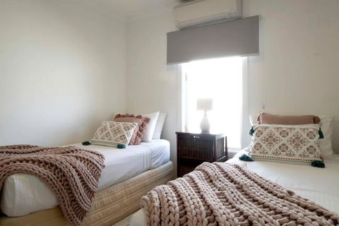 Alani - Absolute Beachfront - Sleeps Up To 10 - Darwin Holiday 1
