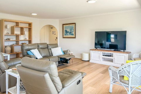 Albacore 7 Waterfront Unit - Darwin Holiday 3