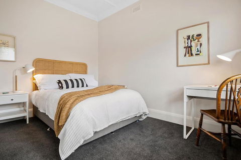 Albert Park Art Deco Gem Sleeps 5 Bevan 4 - Darwin Holiday 3