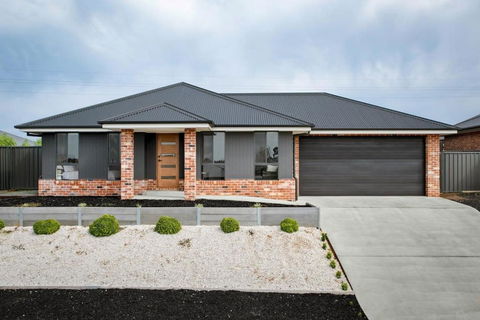 Albury Oasis - Darwin Holiday 1