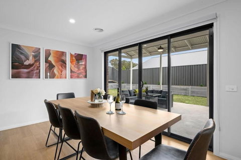 Albury Oasis - Darwin Holiday 3