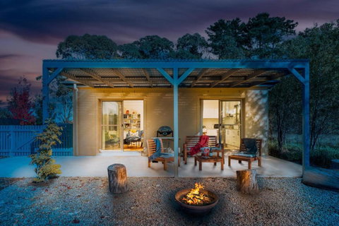 Alderwood Cottage - Cottage W Gorgeous Dam Views! - Darwin Holiday 0