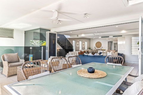 Alex Beach House, 100 Steps To The Sand, With Ocean Views - Darwin Holiday 2
