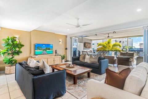 Alex Beach House, 100 Steps To The Sand, With Ocean Views - Darwin Holiday 4