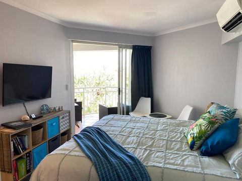Alex Heads Beachfront Resort King Bed Studio Room - Darwin Holiday 4
