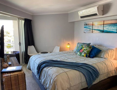 Alex Heads Beachfront Resort King Bed Studio Room - Darwin Holiday 1