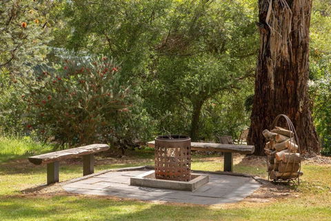 Algona Views - Darwin Holiday 1