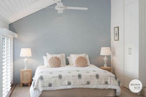 Alice Bayona 7 - Little Cove - Darwin Holiday 0