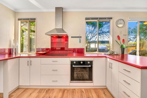 All Decked Out - Port Willunga - C21 SouthCoast Holidays - Darwin Holiday 3