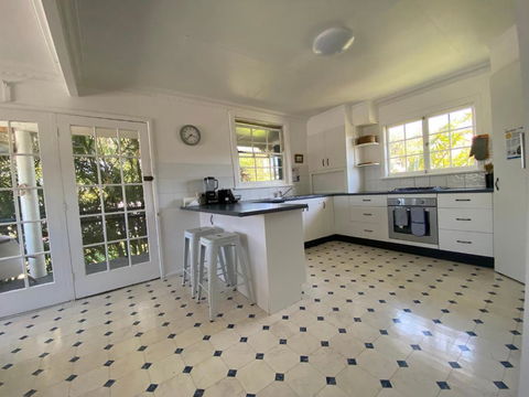 Allamanda House, 3 Willow Street - Darwin Holiday 1