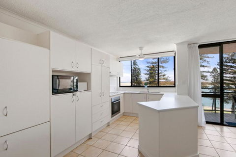 Allamanda, Unit 11, 32 Esplanade, Bulcock Beach - Darwin Holiday 2