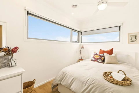 ALMA - Sun Filled Stylish Beach House - Darwin Holiday 1