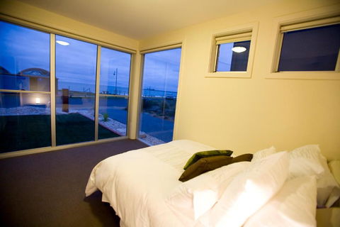 Aloha Beachfront Port Fairy - Darwin Holiday 4