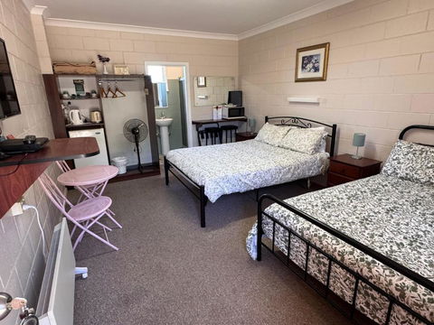 ALPINE COUNTRY MOTEL Plus FREE COFFEE - Darwin Holiday 1