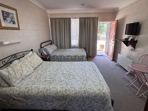 ALPINE COUNTRY MOTEL Plus FREE COFFEE - Darwin Holiday 4