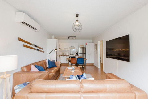 Alpine Mountain View - 24 Of 13-15 Kirwan Close - Darwin Holiday 0