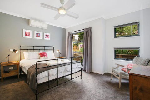 Always Bright - A Bright Escape - Darwin Holiday 0