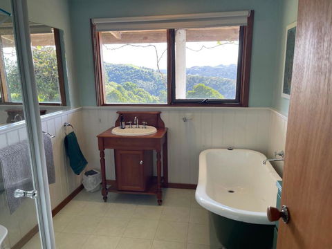 Alyeska Farm House - Darwin Holiday 3
