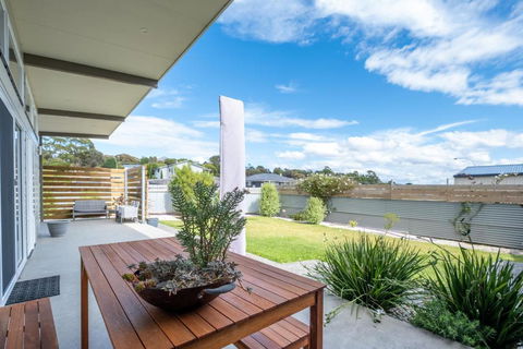 Amaroo 1 - Freycinet Holiday Houses - Darwin Holiday 3