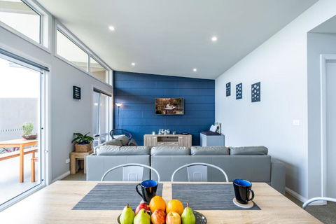 Amaroo 1 - Freycinet Holiday Houses - Darwin Holiday 2