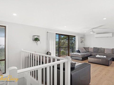 Amaroo Cres No 20 Fingal Bay Holiday Home - Darwin Holiday 0