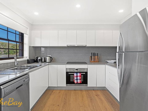 Amaroo Cres No 20 Fingal Bay Holiday Home - Darwin Holiday 2