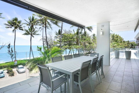 Amaroo - Luxury Apartment Overlooking The Coral Sea - Darwin Holiday 1