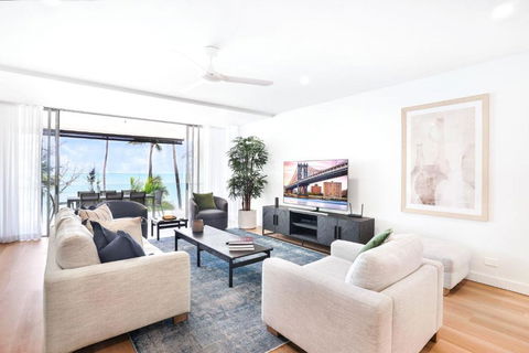 Amaroo - Luxury Apartment Overlooking The Coral Sea - Darwin Holiday 3
