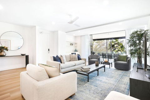 Amaroo - Luxury Apartment Overlooking The Coral Sea - Darwin Holiday 4