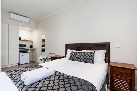 Amaroo Motel Tumuts Best Accommodation - Darwin Holiday 1