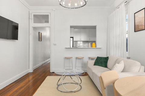 Amazing 2BR Apartment Near Barangaroo - Darwin Holiday 1