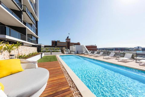 Amazing 2BR Delicate Apt, 1min To Train Station - Darwin Holiday 0