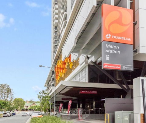 Amazing 2BR Delicate Apt, 1min To Train Station - Darwin Holiday 1